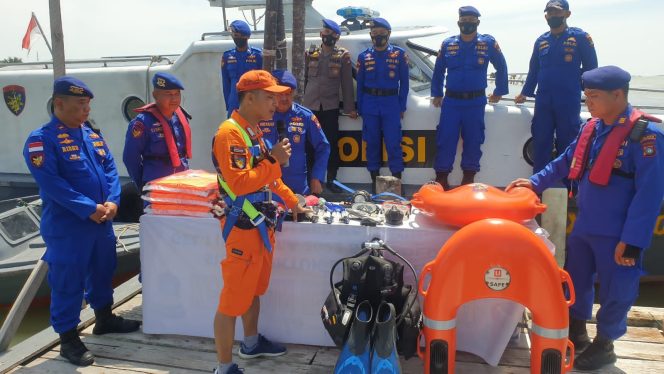 
					Sat Polairud Polres Karimun Melakukan Simulasi Pelatihan SAR