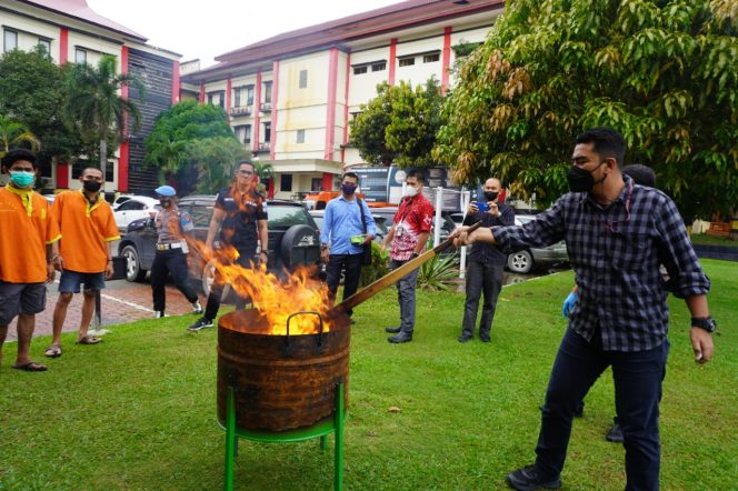
					Polda Kepri Musnahkan Barang Bukti Narkotika Jenis Ganja
