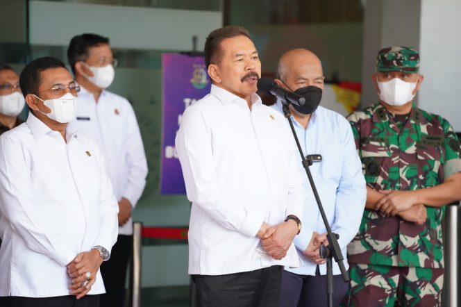 
					Ket foto: Jaksa Agung ST Burhanuddin secara virtual memberikan sambutan pada Acara In House Training tentang Penanganan Perkara Koneksitas, Rabu (30/11/2022).