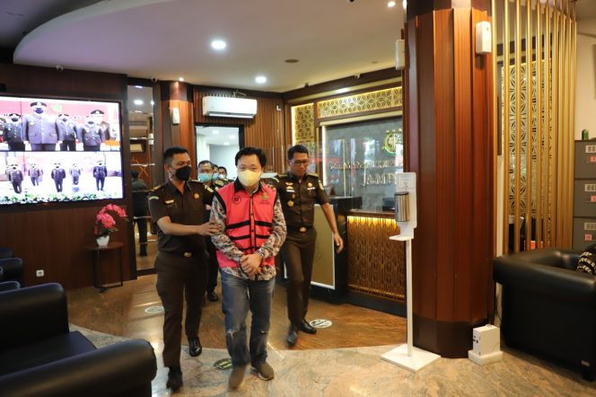 
					JAM Pidsus Tetapkan 1 Orang Tersangka Dalam Perkara Impor Garam Industri Dan Dilakukan Penahanan