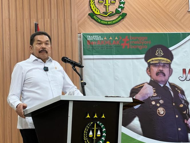 
					Ket foto: Jaksa Agung RI, Dr. ST. Burhanuddin, SH, MH dalam kunjungan kerjanya di daerah hukum Kejaksaan Tinggi Nusa Tenggara Barat (NTT), pada Selasa (29/11/2022).