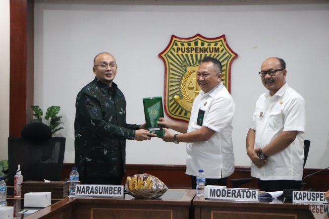 
					Kapuspenkum Kejagung: Kejaksaan Dengan Media Harus Tetap Bersinergi Dan Berkolaborasi