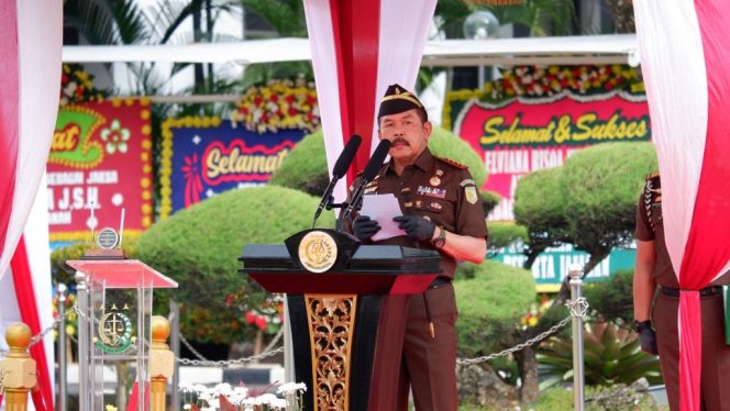 
					Jaksa Agung Burhanuddin : Jaksa Harus Mempersiapkan Diri Dalam Pelaksanaan KUHP Baru