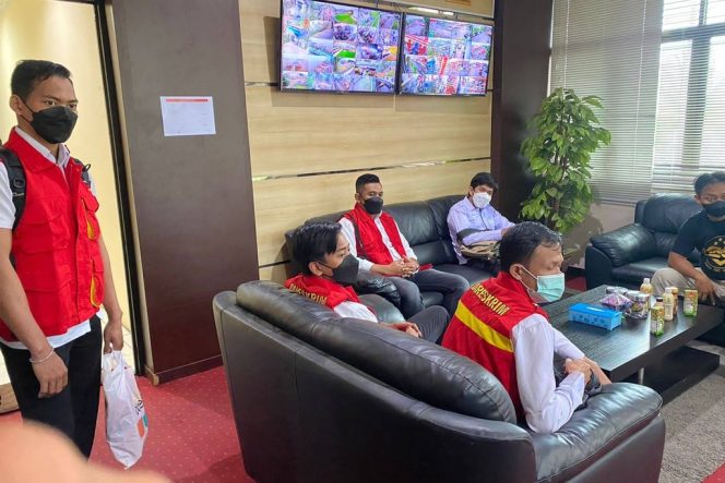 
					Bareskrim Polri Geledah Kantor PT. PPN Untuk Mendalami Kasus Dugaan Korupsi BBM