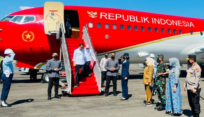 
					Ket foto: Presiden Joko Widodo dan Ibu Iriana tiba di Pangkalan TNI AU Iswahjudi, Kabupaten Magetan, pada Selasa, 20 Desember 2022. Foto: BPMI Setpres/Laily Rachev.
