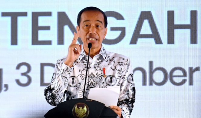 
					Ket foto: Presiden Joko Widodo menyampaikan sambutannya saat menghadiri acara Puncak Peringatan Hari Ulang Tahun (HUT) Ke-77 Persatuan Guru Republik Indonesia (PGRI) dan Hari Guru Nasional (HGN) Tahun 2022 yang digelar di Marina Convention Center, Kota Semarang, Provinsi Jawa Tengah, pada Sabtu, 3 Desember 2022. Foto: BPMI Setpres/Rusman.