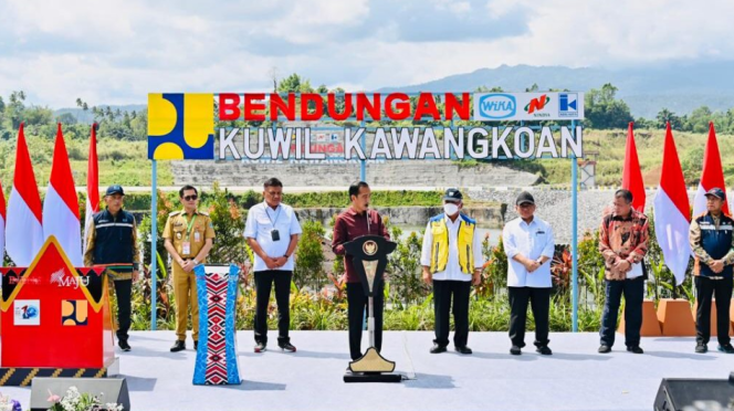 
					Ket foto: Presiden Joko Widodo meresmikan Bendungan Kuwil Kawangkoan, Kabupaten Minahasa Utara, dalam kunjungan kerjanya ke Provinsi Sulawesi Utara, pada Kamis, 19 Januari 2023. Foto: BPMI Setpres/Laily Rachev.