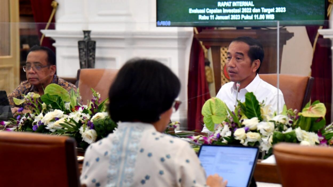 
					Ket foto: Presiden Joko Widodo memimpin rapat terbatas yang digelar di Istana Merdeka, Jakarta, Rabu, 11 Januari 2023. Foto: BPMI Setpres.