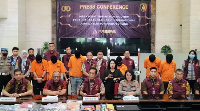 
					Bareskrim Berhasil Amankan 6 Tersangka Kasus Pornografi Online Jaringan Internasional