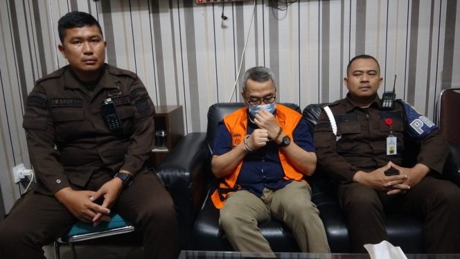 
					Tim Tabur Kejati Sumut Berhasil Amankan DPO Terpidana Kasus Korupsi Rp32 Miliar Di BSM KCP Perdagangan