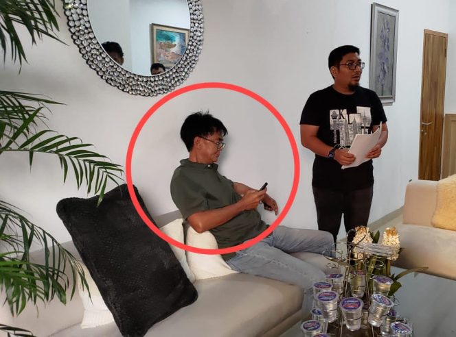
					Tim Tabur Kejagung Berhasil Amankan DPO Husri Aminuddin