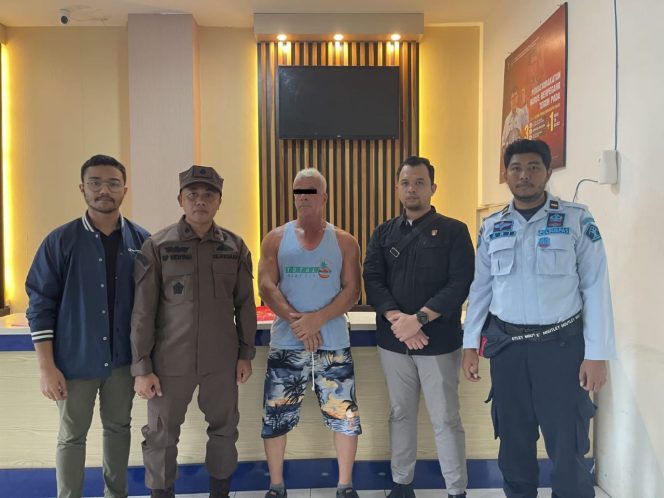 
					Tim Tabur Kejaksaan Negeri Mataram Amankan Terpidana WNA Berkebangsaan Australia