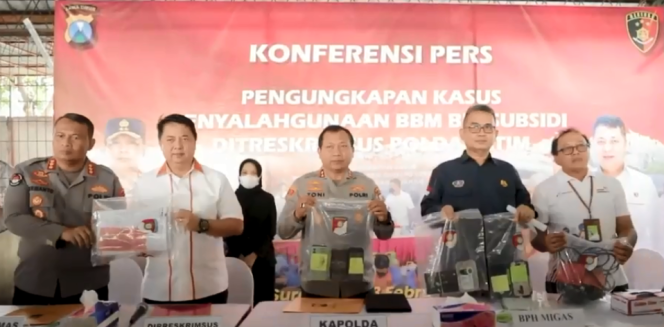 
					Subdit IV Tipidter Ditreskrimsus Polda Jatim Berhasil Ungkap Kasus Penyalahgunaan BBM Jenis Solar Bersubsidi