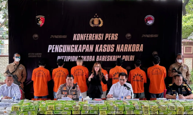 
					Polri Bongkar Penyeludupan Narkoba Jenis Sabu 220 Kg Modus Jalur Laut