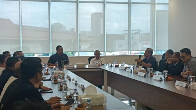 
					Ket foto: irektur Tindak Pidana Siber (Dirtipidsiber) Bareskrim Mabes Polri, Brigjen Pol Adi Vivid Agustiadi Bachtiar saat mengunjungi Kantor MNC Media di Gedung iNews Tower.