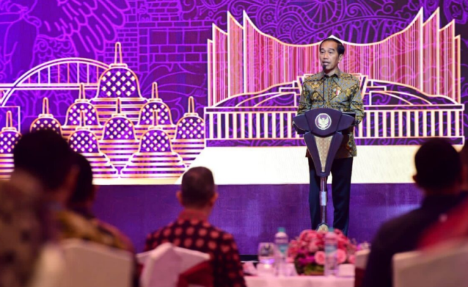 
					Ket foto: Presiden Joko Widodo menyampaikan sambutannya saat menghadiri Pertemuan Tahunan Industri Jasa Keuangan (PTIJK) Tahun 2023 di Hotel Shangri-La, Jakarta, Senin, 6 Februari 2023. Foto: BPMI Setpres/Lukas.