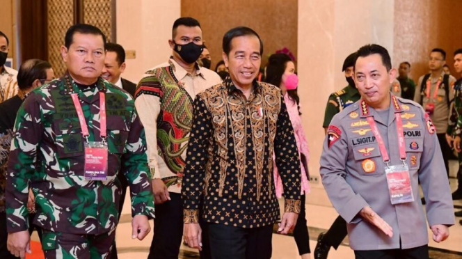 
					Ket foto: Presiden Joko Widodo memberikan pengarahan dalam Rapat Pimpinan (Rapim) TNI dan Polri Tahun 2023 di The Sultan Hotel, Jakarta, pada Rabu, 8 Februari 2023. Foto: BPMI Setpres/Lukas.