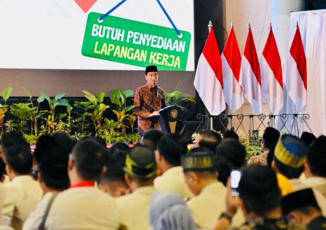 
					
Ket foto: Presiden Joko Widodo memberikan dalam sambutannya saat membuka secara resmi Muktamar ke-XVIII Pengurus Pusat (PP) Pemuda Muhammadiyah yang digelar pada Rabu, 22 Februari 2023, di Balikpapan Sport and Convention Center, Kota Balikpapan, Provinsi Kalimantan Timur. Foto: BPMI Setpres/Laily Rachev.
