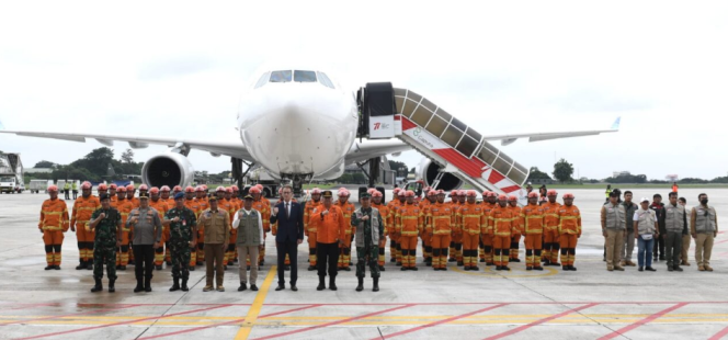 
					Ket foto: Delegasi kemanusiaan yang membawa bantuan pemerintah Indonesia untuk korban gempa Turki telah tiba di Pangkalan TNI AU Halim Perdanakusuma, Jakarta, pada Jumat, 24 Februari 2023. Foto: BPMI Setpres/Kris.