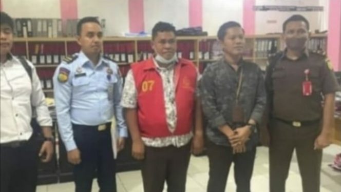 
					Kejari Pelalawan Akhirnya Eksekusi Iwan Sarjono Terpidana Kasus Pemalsuan Surat Ke Rutan Sialang Bungkuk