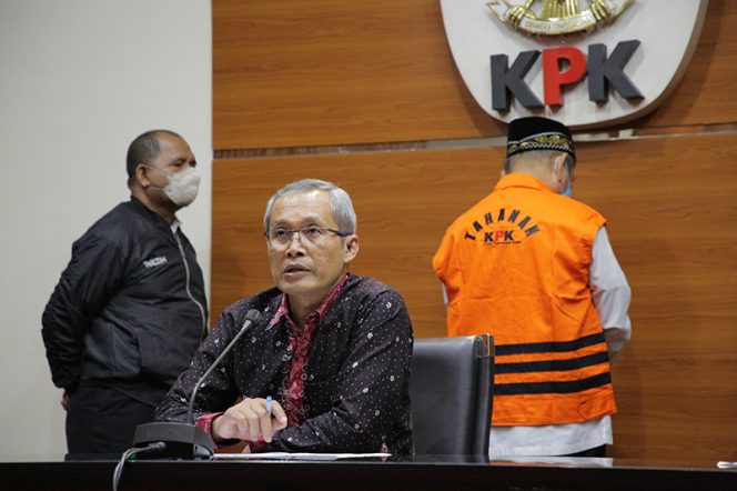 
					KPK Tetapkan Eks Bupati Sidoarjo SI Sebagai Tersangka Gratifikasi