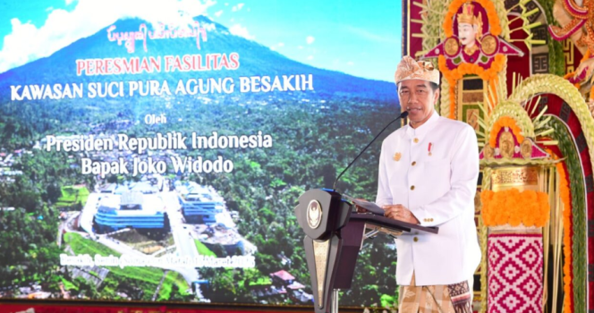 
					Ket foto: Presiden Joko Widodo meresmikan penataan fasilitas kawasan suci Pura Agung Besakih di Kabupaten Karangasem, Provinsi Bali, pada Senin, 13 Maret 2023. Foto: BPMI Setpres/Muchlis Jr.