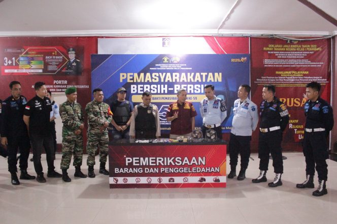 
					Rutan Kelas I Pekanbaru Gelar Razia Gabungan Bersama Kanwil Kemenkumham Riau, TNI Dan Polisi