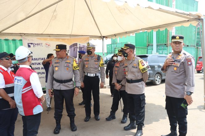 
					Kaporesta Barelang Dampingi Kapolda Kepri Lakukan Pengecekan Arus Mudik Di Pelabuhan Batu Ampar Kota Batam