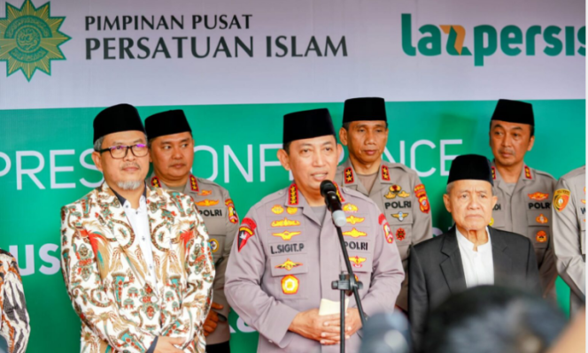 
					Kapolri Berikan 30.000 Bantuan Sembako Ke PP PERSIS