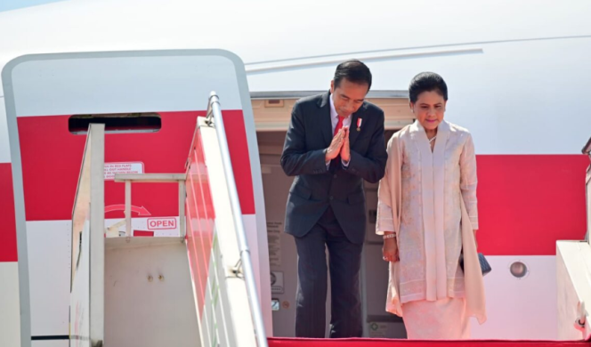 
					Ket foto: Presiden Joko Widodo beserta Ibu Iriana Joko Widodo dan delegasi terbatas berangkat menuju ke Hannover, Jerman, melalui Bandara Internasional Soekarno-Hatta, Kota Tangerang, Provinsi Banten, pada Sabtu, 15 April 2023. Foto: BPMI Setpres/Muchlis Jr.