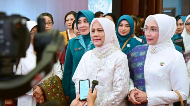 
					Ket foto: Ibu Iriana Joko Widodo menyampaikan keterangan terkait kegiatan OASE-KIM di Hotel Santika Premiere Dyandra, Kota Medan, Rabu, 17 Mei 2023. Foto: BPMI Setpres/Muchlis Jr.