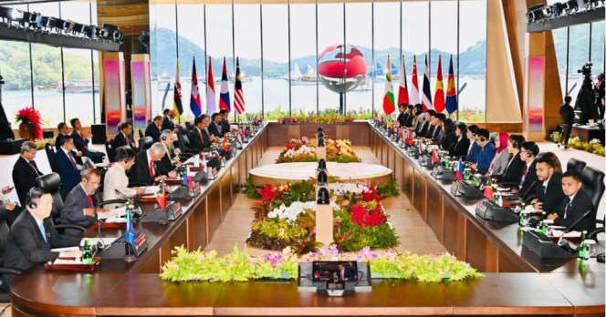 
					
Ket foto: Presiden Joko Widodo membuka Pertemuan Para Pemimpin ASEAN dengan Perwakilan Pemuda ASEAN atau ASEAN Youth di Komodo Ballroom, Meruorah Convention Center, Labuan Bajo, Kabupaten Manggarai Barat, Provinsi Nusa Tenggara Timur, Rabu, 10 Mei 2023. Foto: BPMI Setpres.
