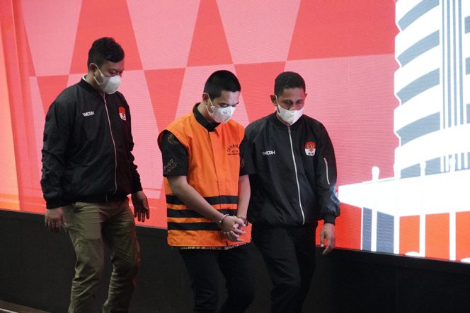 
					KPK Tetapkan 2 Tersangka Baru Suap Pengurusan Perkara Di MA