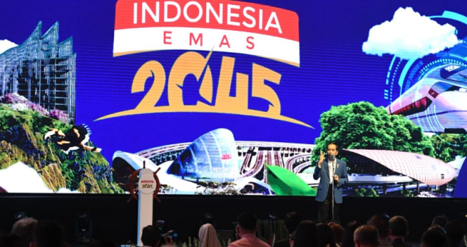 
					Ket foto: Presiden Joko Widodo menyampaikan sambutan saat meluncurkan Rancangan Rencana Pembangunan Jangka Panjang Nasional (RPJPN) 2025-2045 di Djakarta Theater, Jakarta, pada Kamis, 15 Juni 2023. Foto: BPMI Setpres/Kris.