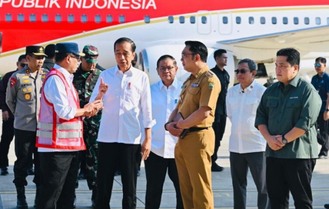 
					Ket foto: Presiden Joko Widodo tiba di Bandara Internasional Kertajati, Kabupaten Majalengka untuk melakukan kunjungan kerja ke Provinsi Jawa Barat pada Selasa, 11 Juli 2023. Foto: BPMI Setpres/Laily Rachev.