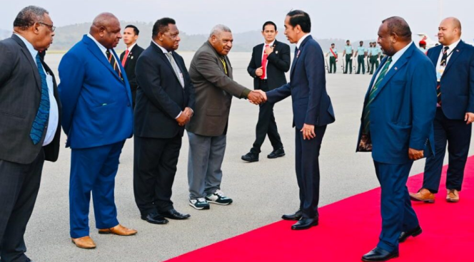 
					Ket foto: Presiden Joko Widodo bertolak menuju Jayapura, Papua dari Bandara Internasional Jacksons, Port Moresby, PNG pada Rabu, 5 Juli 2023, sekitar pukul 18.00 waktu setempat. Foto: BPMI Setpres/Laily Rachev.