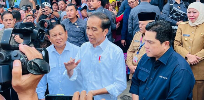 
					Ket foto: Presiden Joko Widodo menyampaikan keterangan pers di Pasar Bululawang, Kabupaten Malang, Provinsi Jawa Timur pada Senin, 24 Juli 2023. Foto: BPMI Setpres/Laily Rachev.