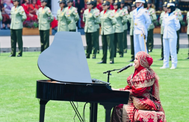 
					Ket foto: Penampilan spesial dari penyanyi Putri Ariani pada peringatan Hari Ulang Tahun (HUT) Ke-78 Kemerdekaan Republik Indonesia di Halaman Istana Merdeka, Jakarta, pada Kamis, 17 Agustus 2023. Foto: BPMI Setpres/Laily Rachev.