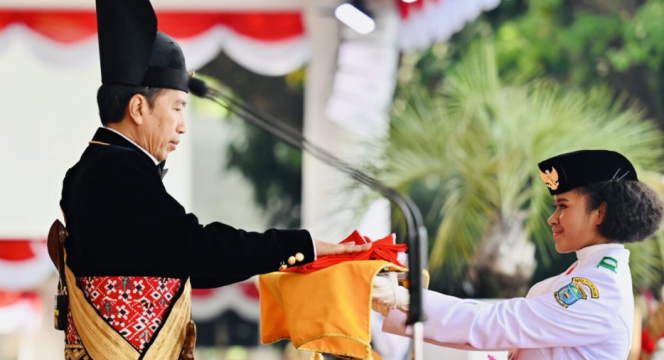 
					Ket foto: Presiden Joko Widodo memimpin Upacara Peringatan Detik-Detik Proklamasi dalam rangka Hari Ulang Tahun (HUT) Ke-78 Kemerdekaan Republik Indonesia di Istana Merdeka, Jakarta, pada Kamis, 17 Agustus 2023. Foto: BPMI Setpres/Laily Rachev.