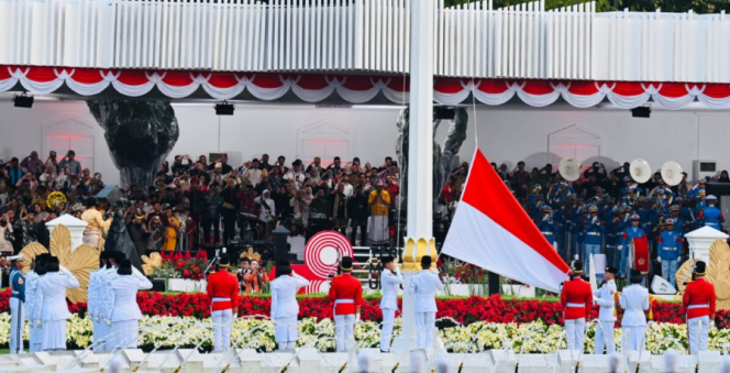 
					Ket foto: Upacara penurunan bendera Merah Putih dalam rangka Hari Ulang Tahun (HUT) ke-78 Kemerdekaan RI yang digelar di Halaman Istana Merdeka, Jakarta, pada Kamis sore, 17 Agustus 2023 berjalan lancar dan penuh khidmat. Foto: BPMI Setpres.