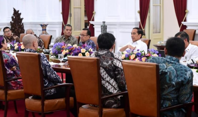 
					Ket foto: Presiden Joko Widodo melakukan pertemuan dengan sejumlah pemimpin redaksi media nasional yang digelar di Istana Merdeka, Jakarta, pada Kamis, 10 Agustus 2023. Foto: BPMI Setpres.