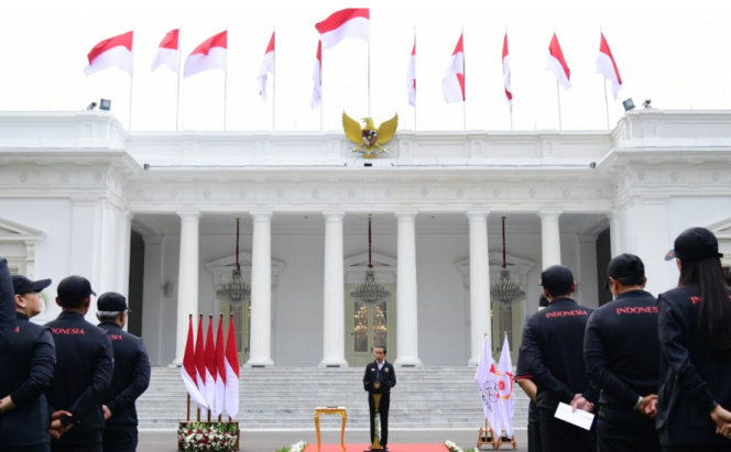 
					Ket foto: Presiden Joko Widodo melepas 576 kontingen Indonesia yang akan bertanding pada Asian Games ke-19 di Hangzhou, Republik Rakyat Tiongkok (RRT). Foto: BPMI Setpres.