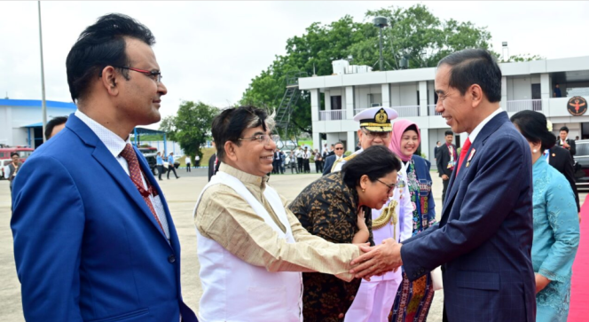 
					Ket foto: Presiden Joko Widodo dan Ibu Iriana Joko Widodo bertolak kembali ke Tanah Air melalui Air Force Station (AFS) Palam, New Delhi, India, pada Minggu sore, 10 September 2023. Foto: BPMI Setpres/Muchlis Jr.