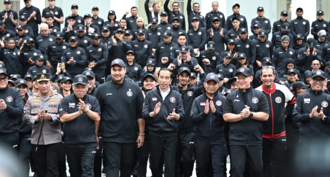 
					Ket foto: Presiden Joko Widodo melepas 576 kontingen Indonesia yang akan bertanding pada Asian Games ke-19 di Hangzhou, Republik Rakyat Tiongkok (RRT). Foto: BPMI Setpres/Kris.