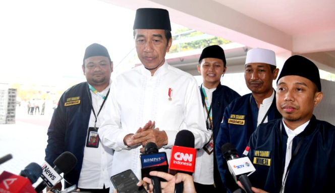 
					Ket foto: Presiden Joko Widodo menyampaikan keterangannya kepada awak media di Istora Senayan, Jakarta, pada Sabtu, 7 Oktober 2023. Foto: BPMI Setpres/Rusman.