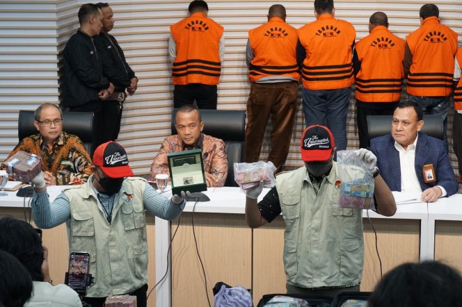
					KPK Lakukan Kegiatan OTT Tindak Pidana Korupsi Berupa Suap Pemeriksaan BPK Di Sorong