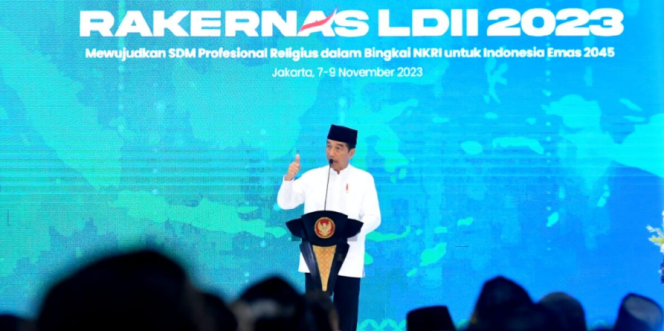
					Ket foto: Presiden Joko Widodo secara resmi membuka Rapat Kerja Nasional Lembaga Dakwah Islam Indonesia (LDII) Tahun 2023 dan peresmian Gedung Serbaguna Minhaajurrosyidiin di Grand Ballroom Gedung Serbaguna Minhaajurrosyidiin, Jakarta, pada Selasa, 7 November 2023. Foto: BPMI Setpres/Rusman.