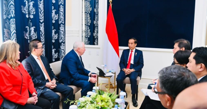 
					Ket foto: Presiden Joko Widodo menerima Chairman Freeport McMoRan, Ricard Adkerson di Hotel Waldorf Astoria, Washington DC, Amerika Serikat, pada Senin, 13 November 2023. Foto: BPMI Setpres/Laily Rachev.