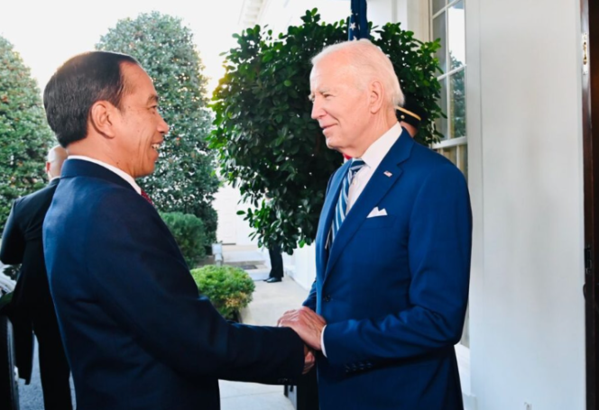 
					Ket foto: Presiden Joko Widodo tiba di Gedung Putih, Washington DC, Amerika Serikat, pada Senin, 13 November 2023, sekira pukul 16.20 Waktu Setempat (WS) atau Selasa, 14 November 2023, pukul 04.20 WIB. Foto: BPMI Setpres/Laily Rachev.