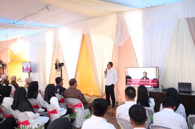 
					Kajati Riau Akmal Abbas, SH, MH : Jadilah Pegawai Kejaksaan Yang Senantiasa Melayani Masyarakat